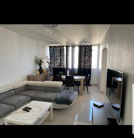 Appartement Laurent Bonnevay Villeurbanne Kültér fotó
